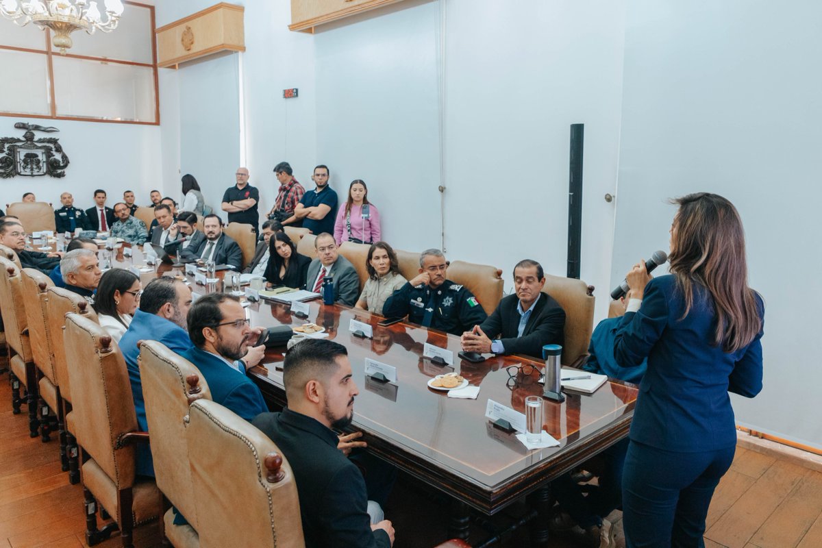 Tengo claro que la seguridad es el tema que más importa para todas y todos en nuestro país. 
Por eso, quiero compartirles que hace unos días tuvimos una reunión muy importante con autoridades de los tres órdenes de Gobierno para presentar la estrategia de seguridad que estamos