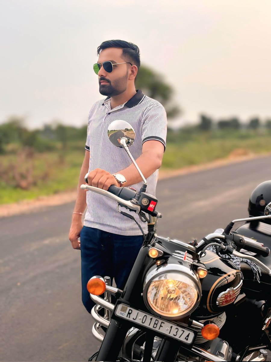 बदतमीज़ होने का
बहुत फायदा है
फालतू लोग दोबारा
मुंह नहीं लगाते
#राधे_राधे
