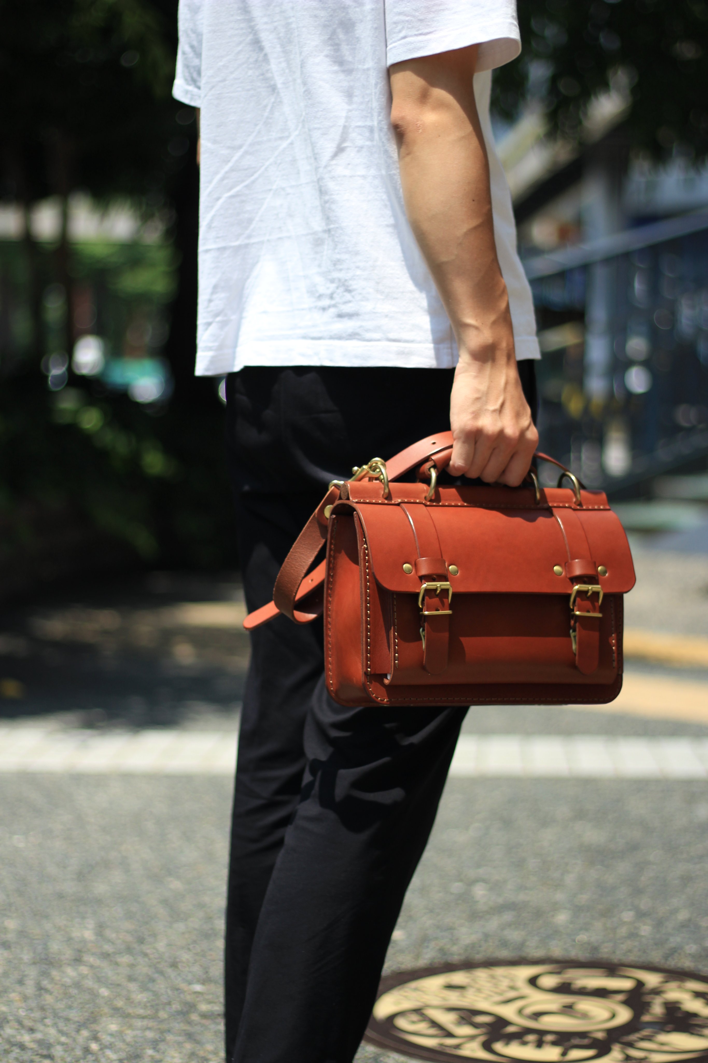 ヘルツHerz　Begin　ヒラクポシェット　チョコ　美品 ヘルツHerz Begin ヒラクポシェット チョコ 美品 - メルカリ