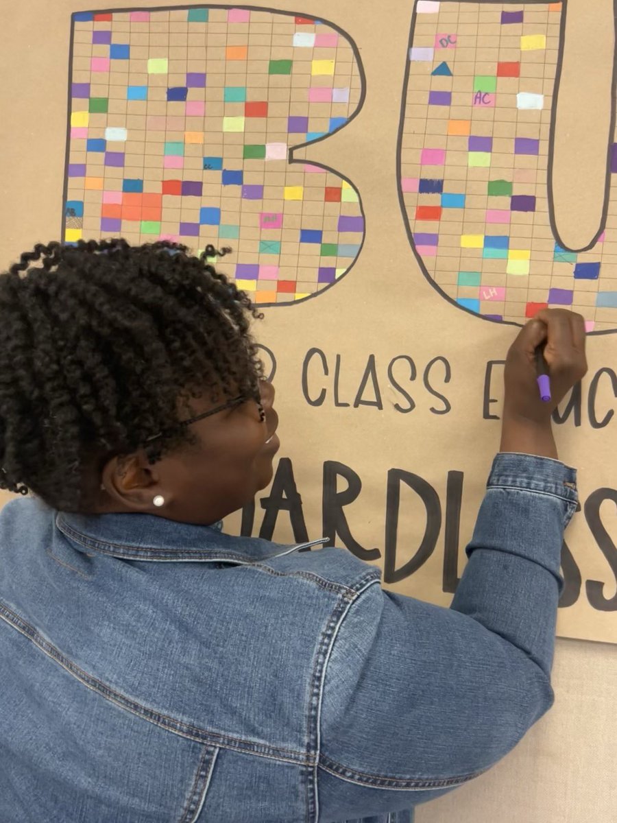 KeshiaKaryotype's tweet image. Day 1 of A+College Ready Summer Training in the books! #CodingWithPython #APLUSALA
#WEAREBUILDING @apluscollegeready  @AplusCR