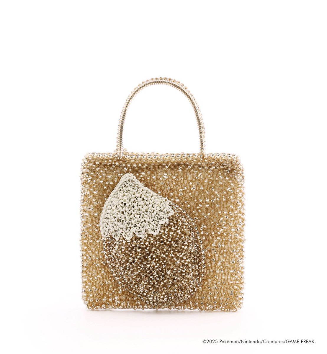 ええ、アンテプリマのバッグ、裏面は無地かと思いきや、尻尾ついてるの？かわいいけど、シンプルに使いたい場面でも尻尾みえるね？え？買わないですよ…欲しいですよ…🥹