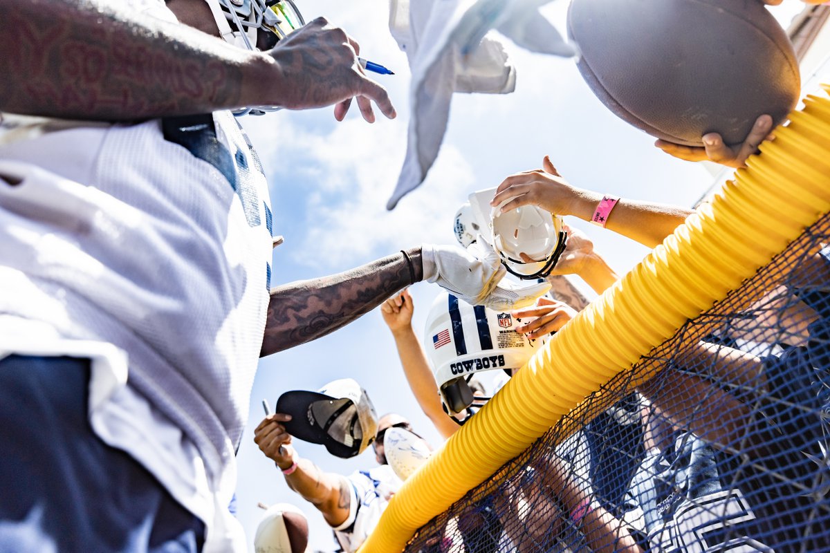 VisitOxnardCA's tweet image. 🎉 They're coming baaaack! --> bit.ly/3NRArAy
🏈 Join the official kickoff of Dallas Cowboys Training Camp in Oxnard with Cowboys Back Together Weekend! Sat. 7/26, with a day of football & unforgettable moments. #visitoxnard #visitca #dallascowboys #cowboysnation