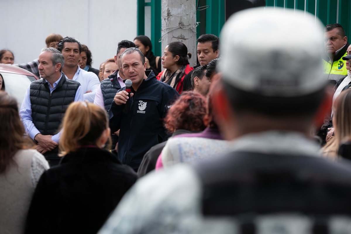 carlosorvananos's tweet photo. Mi prioridad es proteger a tu familia, para ello colaboramos junto a la SSC y el @GobCDMX en las Asambleas de Seguridad para escuchar, actuar y prevenir. Cuajimalpa merece vivir en paz.

#ACuajimalpaLaCuidamosTodos
#CuajimalpaSegura https://t.co/sn76lvdpoh