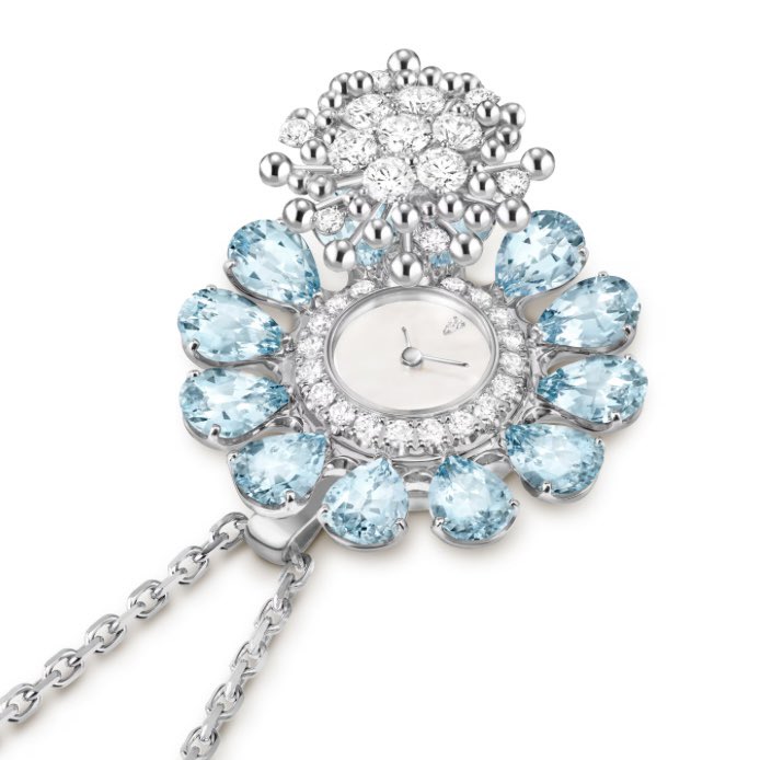 VCAのフルールダワイ、かわいいなぁ。鏡面のゆるやかな葉っぱがVCA味を感じる。
このシークレットウォッチは、腕時計にもネックレスにもなるのね。すてき🩵