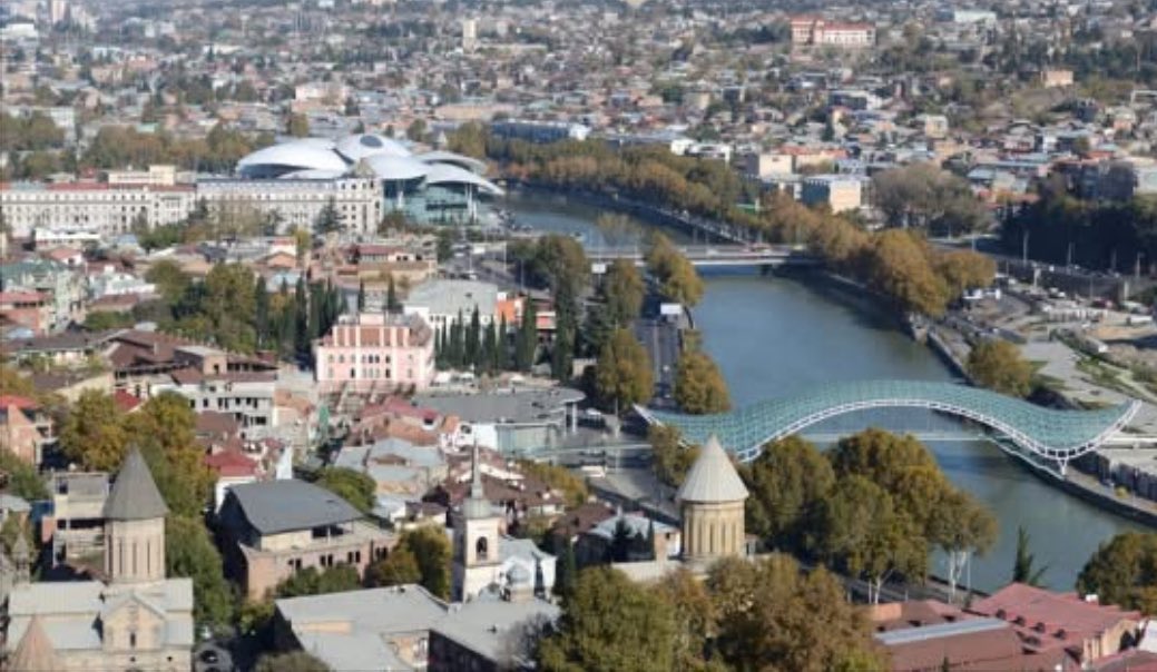 Гүрж улс #эрчим_хүчний хамгийн том хэрэглэгч болох 🏢🏠барилгын салбарт хэмнэлтийн тухай хууль эрх зүйн орчин бий болгож, стандарт тогтоон барилгуудыг эрчим хүчний хэмнэлтээр нь шошгожуулах санаачилгыг нэвтрүүлжээ.