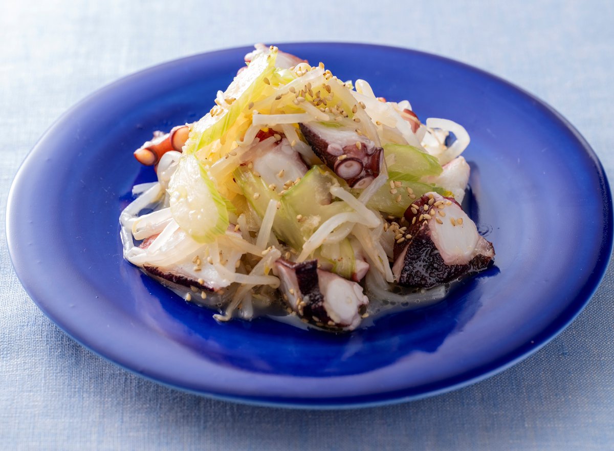 cbc_3puncooking's tweet image. 今日は「#たことセロリの中華あえ」を紹介します。
少しの調味料で手軽に、#中華風 のあえものを作りましょう。
弾力のある #たこ とシャキシャキとした #セロリ の食感を楽しめます♪
#CBC #３分クッキング #Kanako