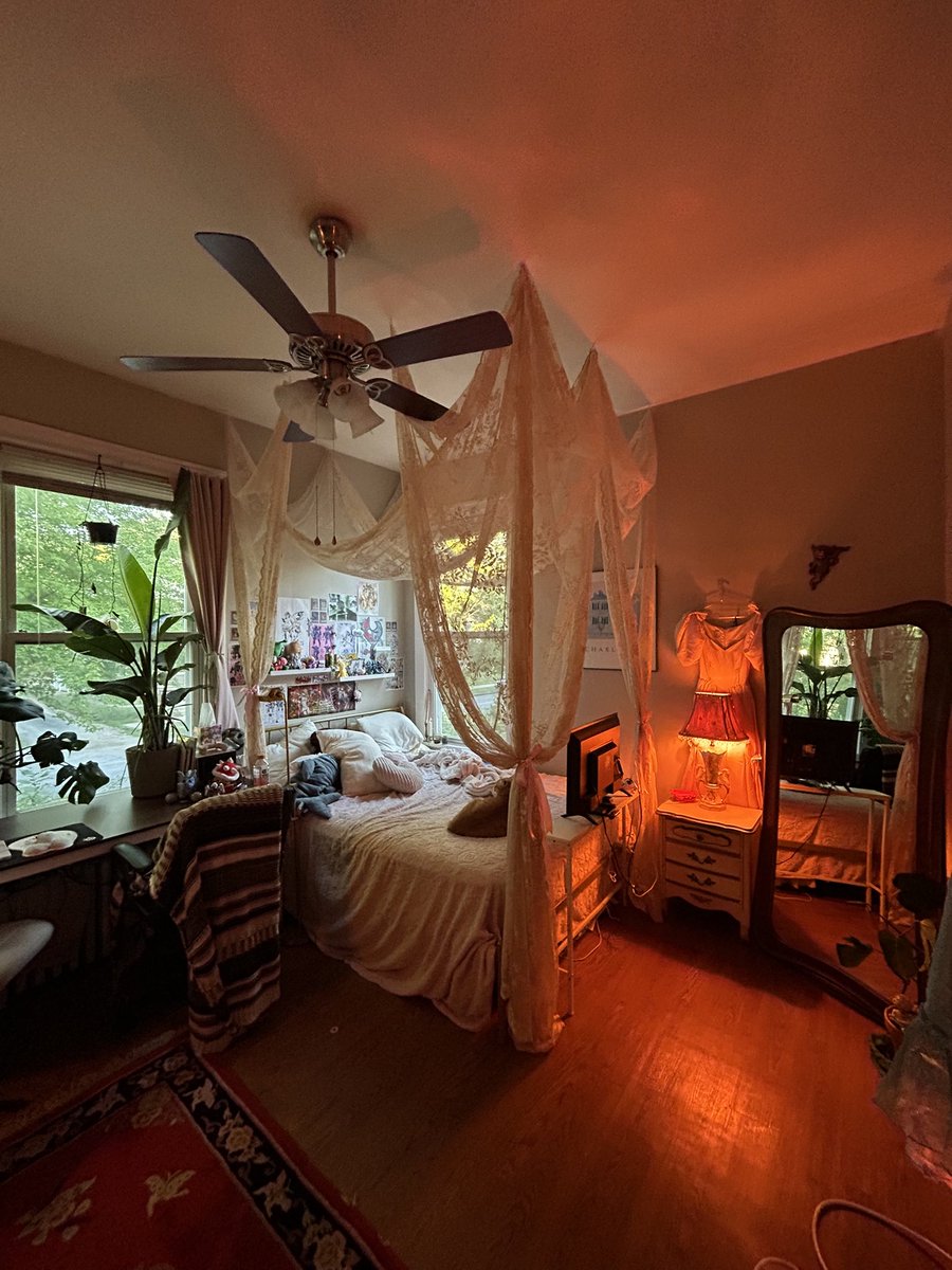 stuff1eee's tweet image. i redecorated my room &amp;lt;3 not finished yet but getting there!