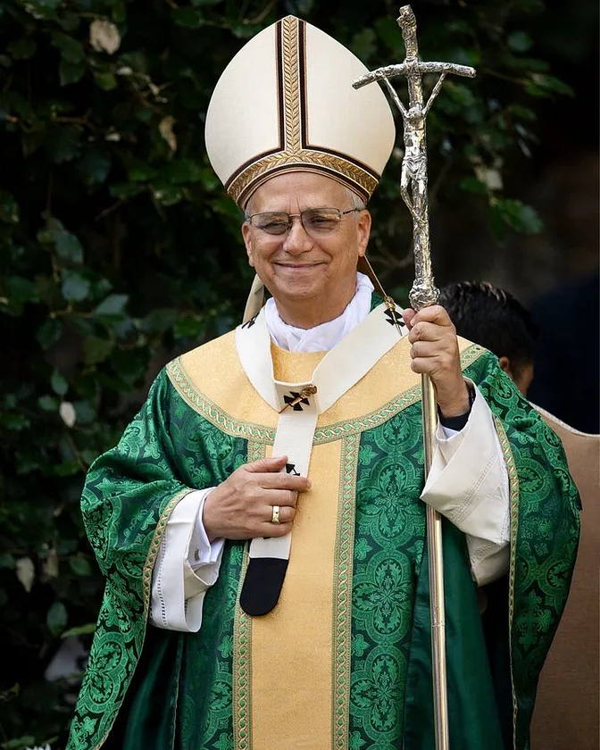 Christopher Hale tweet media