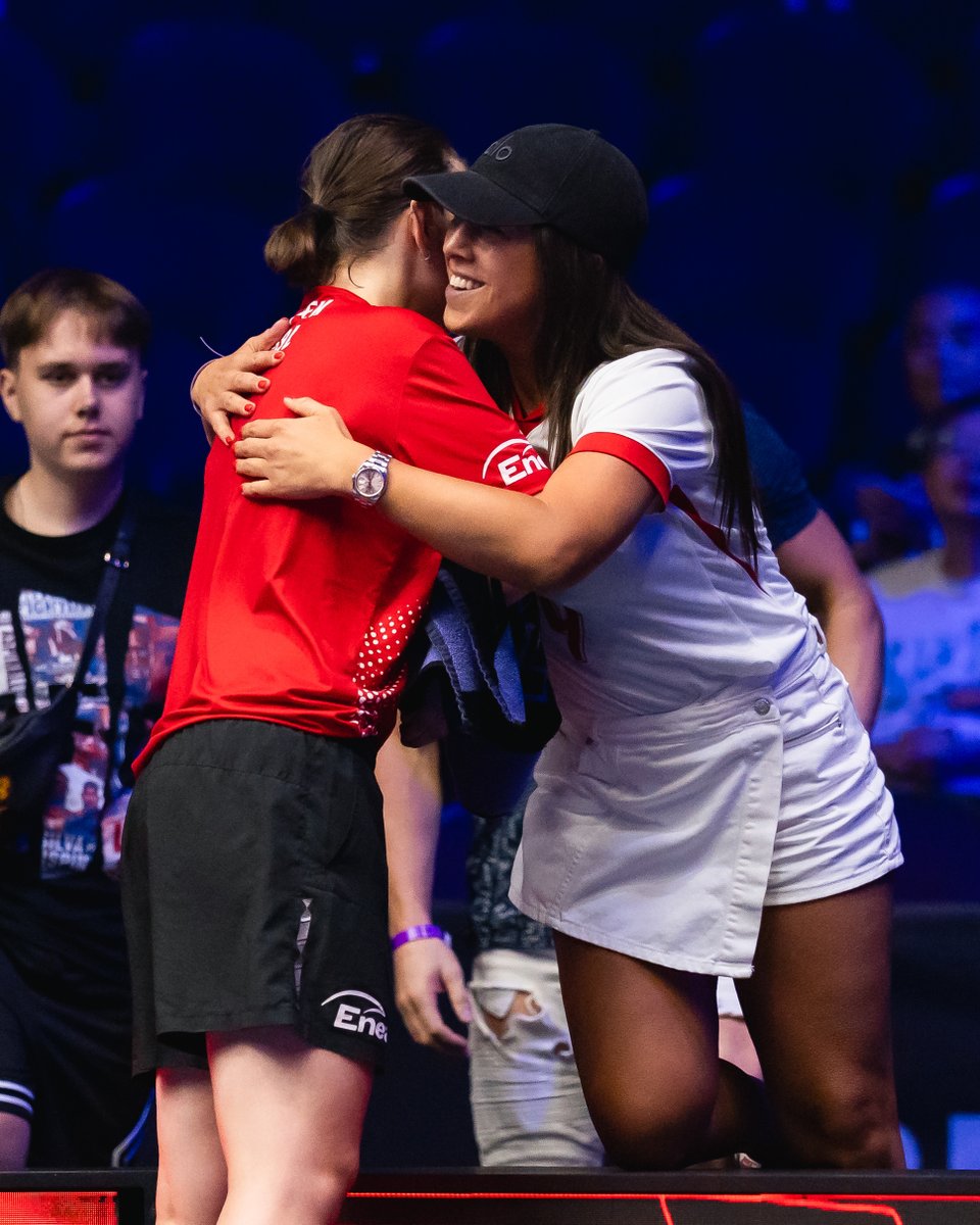 A special guest at the Para Showcase Women's Singles Final 🤩

Thank you Joanna Jedrzejczyk for coming down and experiencing #USSmash 💥

#TableTennis
