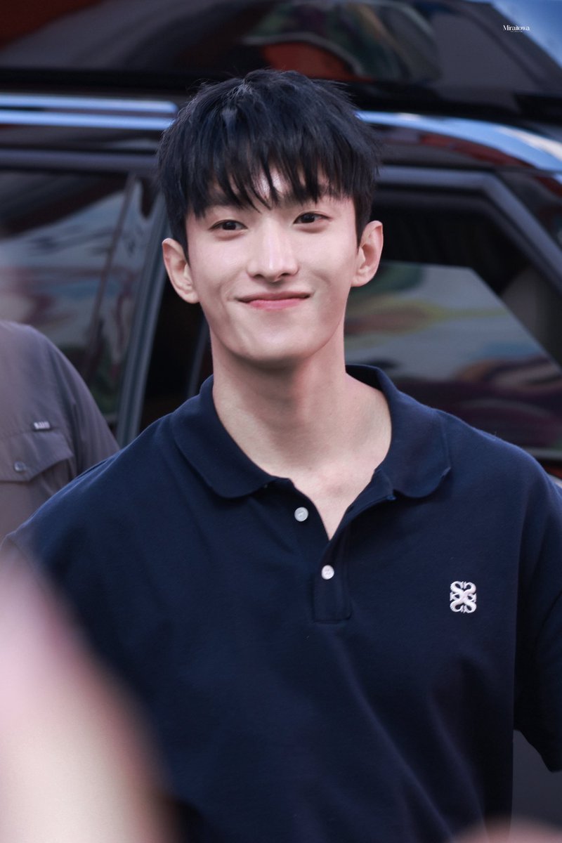 KyeomsBaekery's tweet photo. DOKYEOM LOOKS SO FRESH WITH THIS HAIR STYLE AT THE SATUR ARCHIVE GRAND OPENING TODAY🥹🤍 #도겸 https://t.co/z0Htc2UEz1