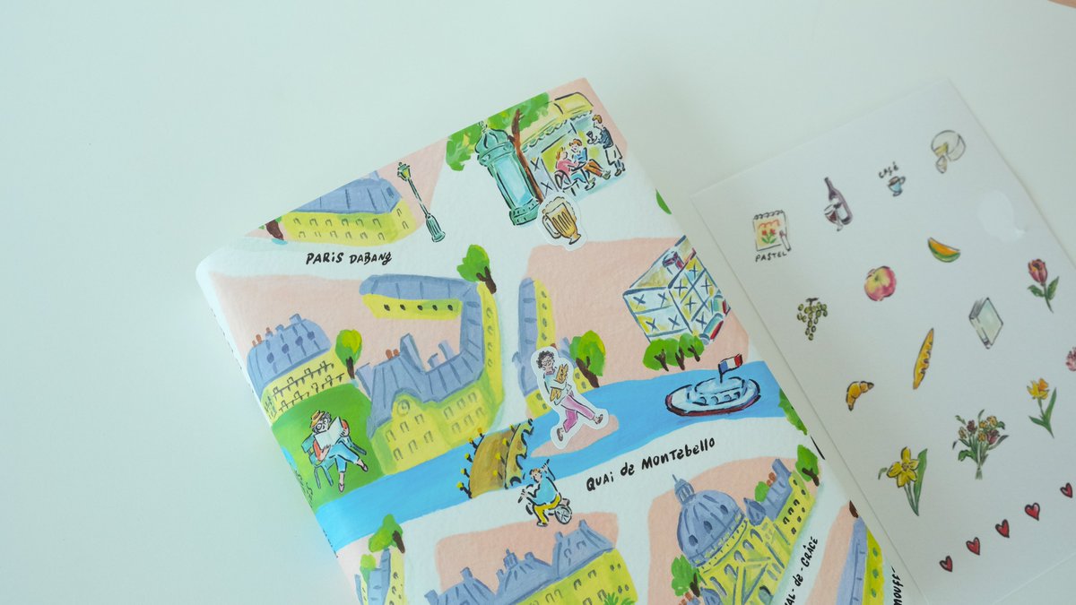 김민철 작가의 파리 여행 기록 🌍
『무정형의 삶』출간 1주년 특별 예스리커버 단독 판매 시작!
🔗ye4.kr/ANRR2

“참 오래 걸렸지, 이 모양의 나를 만나기까지.
참 만나고 싶었지, 이토록 낯선 나를”
이 삶을 계속 여행해보고 싶어졌다, 무정형으로

🎁 파리 지도를 녹여낸 유나리 작가의