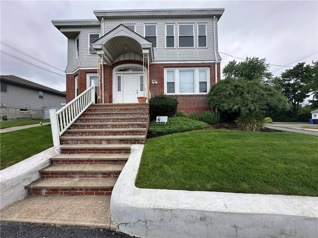 RyguyRealtor's tweet photo. Discover this spacious &amp; modern 2-bedroom rental in the heart of Garden City! 🌟 With over 1,100 sq. ft., enjoy contemporary updates, in-building laundry, and a vibrant neighborhood. Available Aug 1st! 🗓️https://t.co/wJM4NrzvQ5 https://t.co/WNPKkCubZo