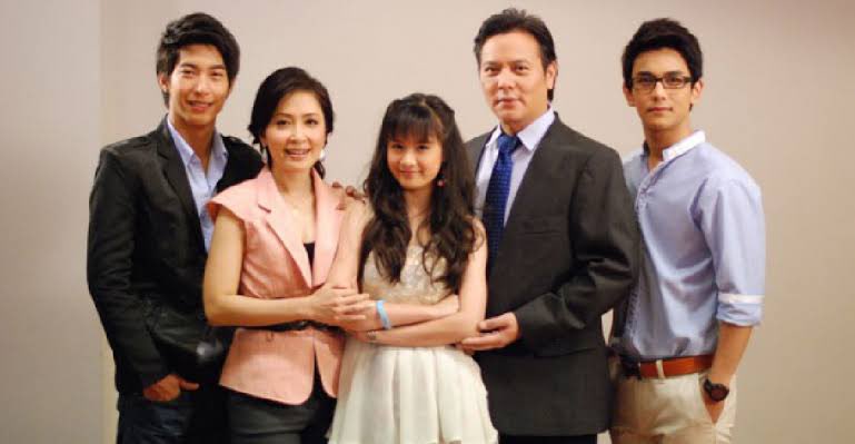 pcn_15z's tweet photo. พี่กัน นภัทร รับบท วนัส ใน Ver. ละครปี 2556 (บี้หนูนา) เขาได้รับคำแนะนำเรื่องคาแรกเตอร์ จากพี่กวาง กมลชนก ผู้รับบทอังศุมาลิน Ver. ละครปี 2533 (แล้วปีนั���นพี่กันเพิ่งเกิด)

ณ ขณะนั้น พี่กันกับพี่กวางแสดงซิตคอมเรื่องลูกพี่ลูกน้องด้วยกัน ขอบคุณอังศุมาลินที่ให้คำแนะนำแก่วนัสค่ะ 🥹🙏🏻 https://t.co/sNNq1M1Pbn