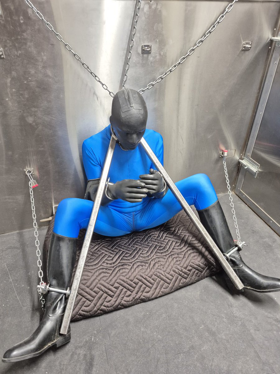 @Bondagefan70 with heavy "Devobon" rubber hood <a href="/devobon/">Devobon</a> and lycra full suit in a heavy steel spreader bar with neck, hand and foot restraints, chained in the steel cell for some hours. This visit to Vancouver Island, I will never forget. Thanks to Dave @Maxcita and Mark