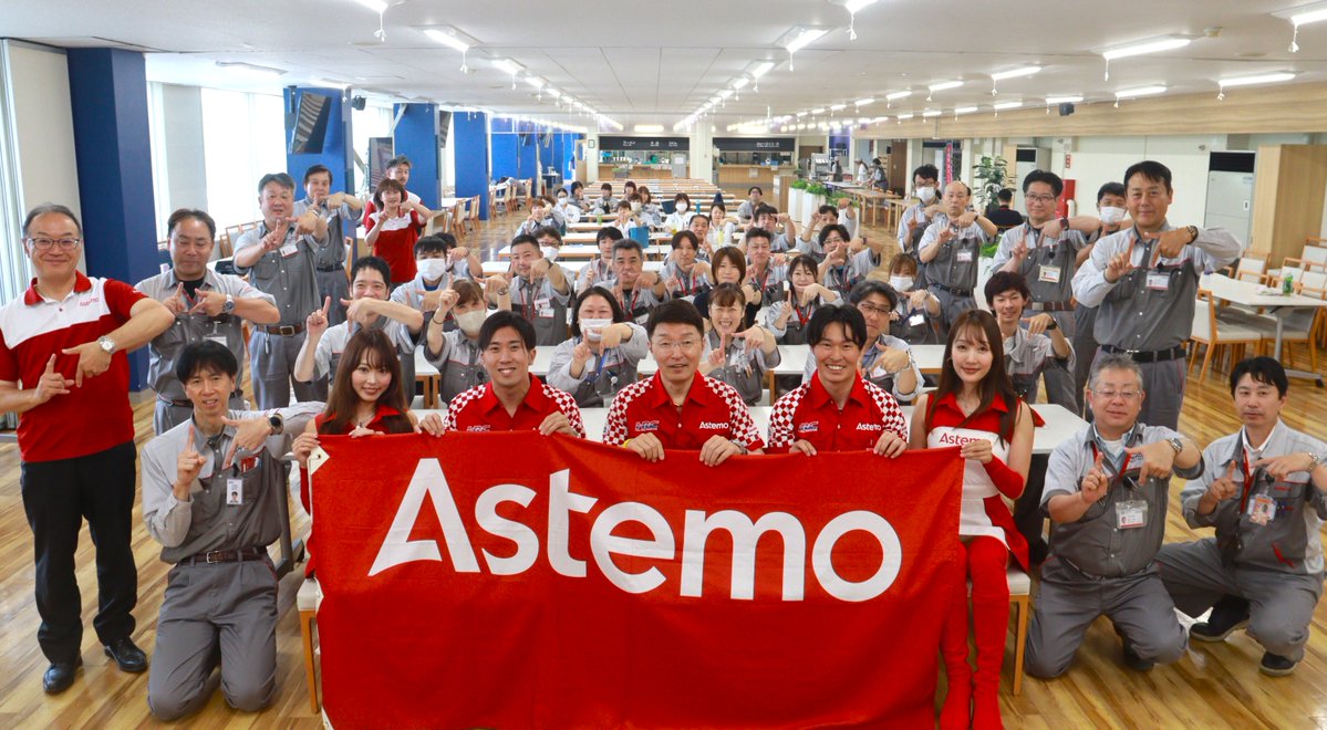 astemojp's tweet image. SUPER GT500に参戦するREAL RACINGのみなさんが宮城第一工場と秋田工場に来てくれました🏎🏁
トークイベント・サイン会でたくさんの従業員と交流🤝
次戦は8/2-3富士スピードウェイ🗻✨
みなさん応援よろしくお願いします❣
@REAL_RACING
@koudai1120 @SyunRacing
@yuriiiiiabe28 @anchiy1005