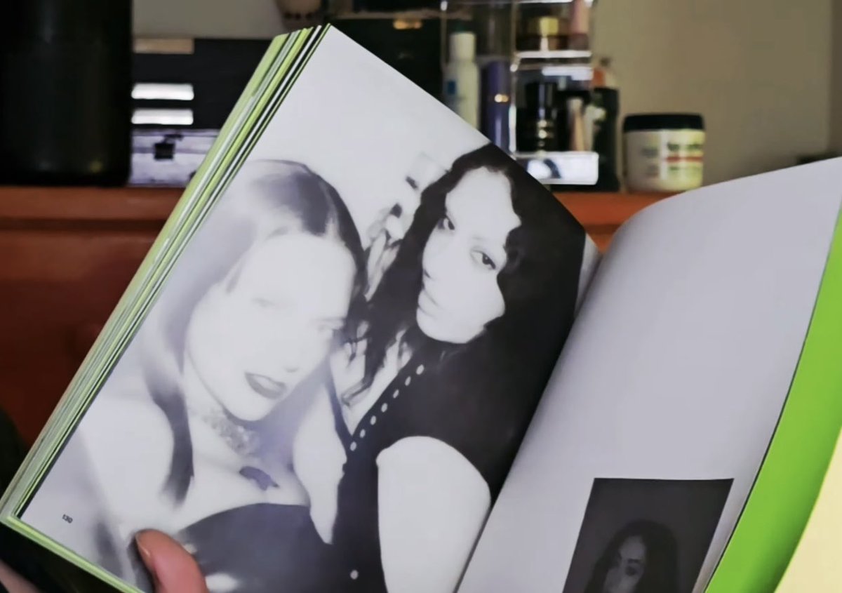 Tove Lo está presente na BRAT (zine), a revista de fotos que acompanha edição especial do álbum “BRAT” de Charli xcx. 

O registro foi feito durante a noite do GRAMMYs 2024. 🟩