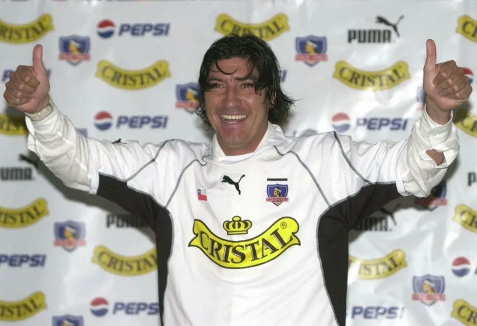 Iván Zamorano en 2003 ganaba $110.000 pesos, eso en 2025 son unos $247.500.

Un gesto que los hinchas de Colo-Colo nunca deben olvidar y mucho menos dejar de valorar. Hoy nadie juega prácticamente gratis.