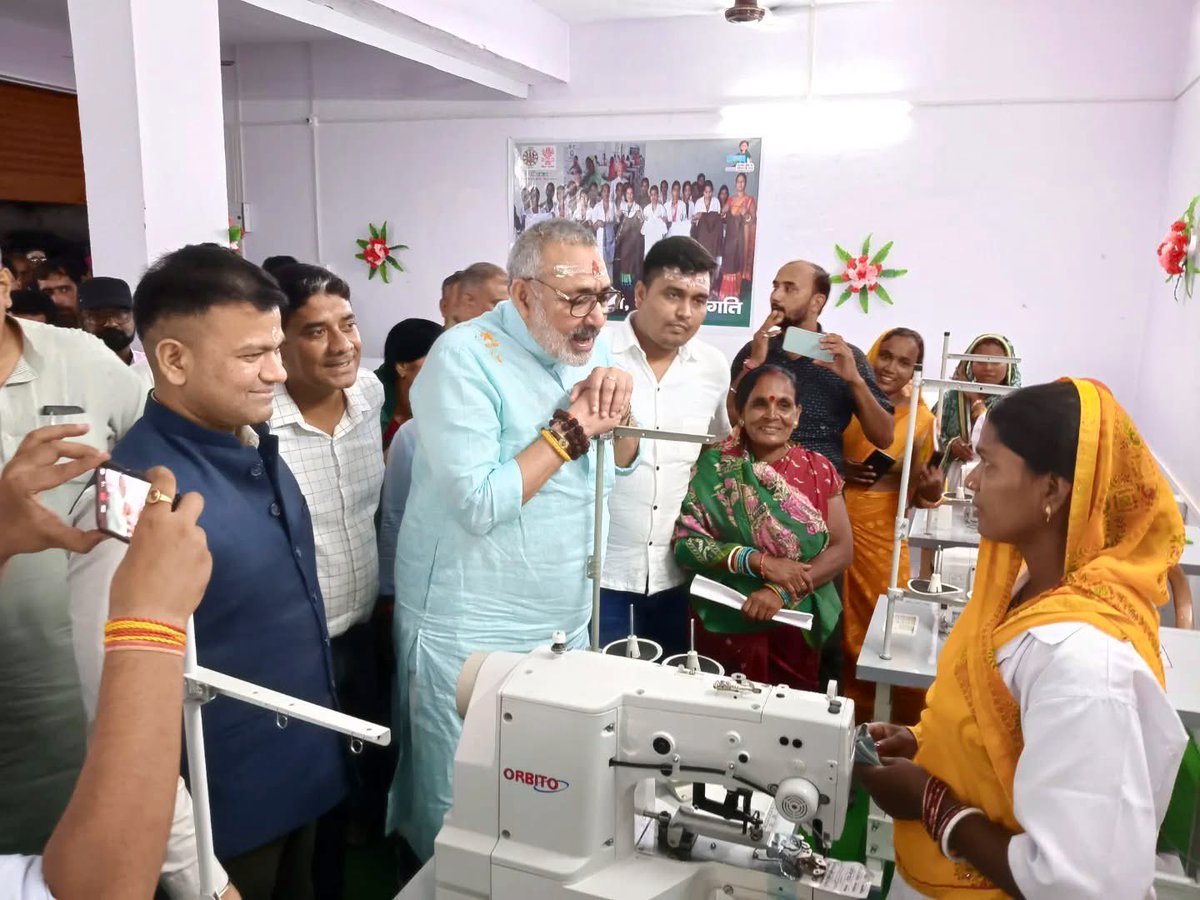 girirajsinghbjp's tweet photo. चेरिया बरियारपुर, बेगूसराय में “दीदी का सिलाई घर” प्रशिक्षण सह उत्पादन केंद्र का उद्घाटन किया।
यह जीविका के माध्यम से महिला सशक्तिकरण की दिशा में एक और मजबूत कदम है।
दीदियों को अब प्रशिक्षण के साथ-साथ उत्पादन का अवसर भी मिलेगा। https://t.co/GWiTsyROOA
