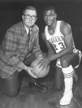 MikeVacc's tweet image. “I told him, ‘Son, what is it with you? Is it ignorance or apathy?’ He said, 'Coach, I don’t know and I don't care.”
Godspeed Frank Layden, a very funny man who for years was a good-natured target at St. Bonaventure whenever he’d bring his Niagara Purple Eagles to town.