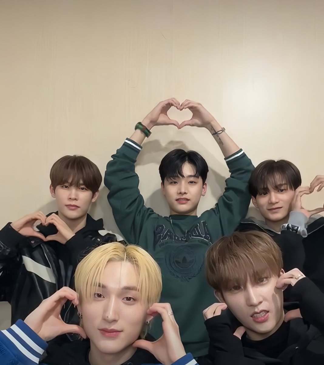 white_teukie23's tweet photo. 00line member XODIAC 💚
🐣🐨🐱🐺🐶
#ZAYYAN #LEX #BEOMSOO #WAIN #GYUMIN #XODIAC #00line https://t.co/dmcMBG3DuA