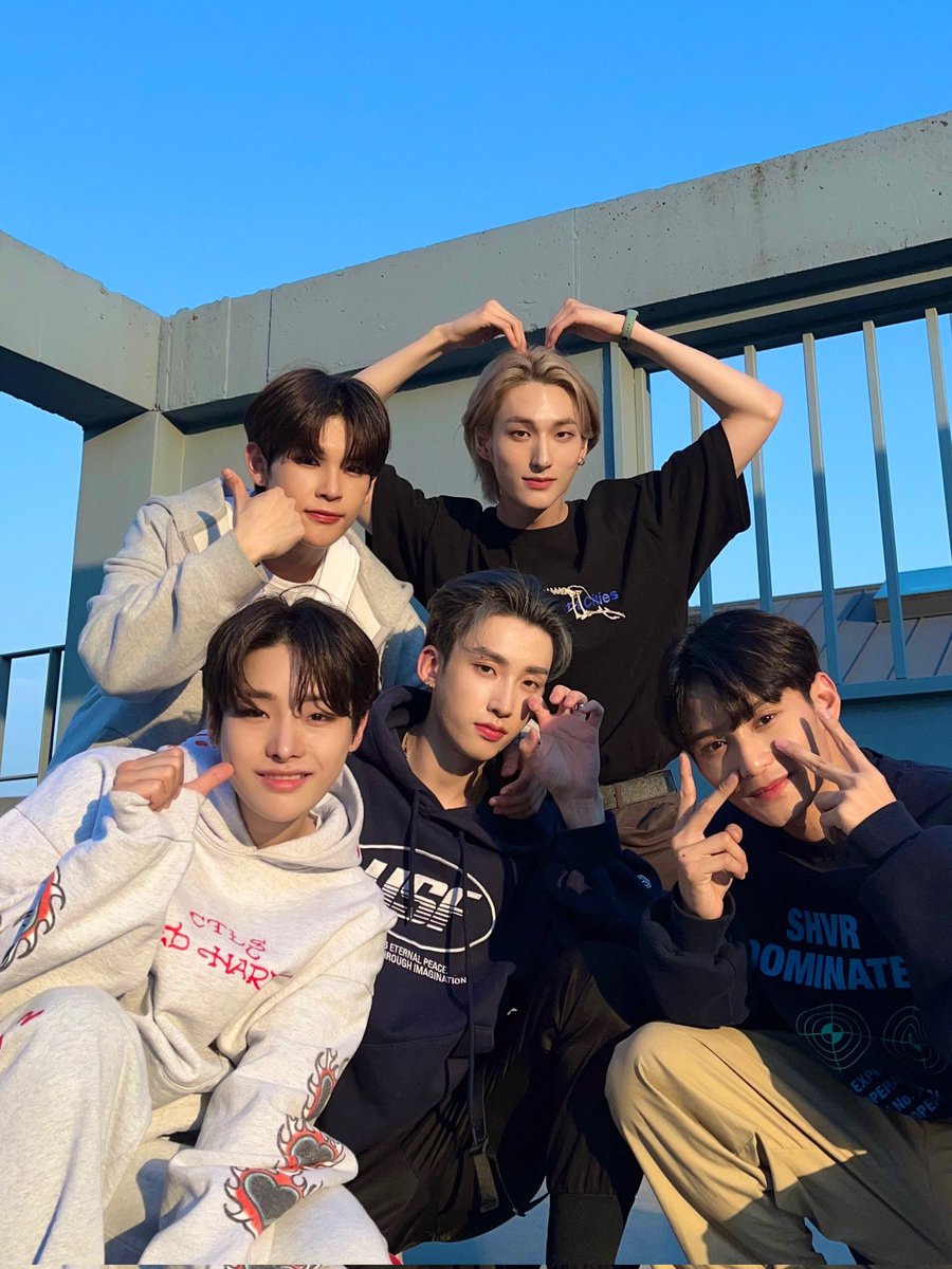 white_teukie23's tweet photo. 00line member XODIAC 💚
🐣🐨🐱🐺🐶
#ZAYYAN #LEX #BEOMSOO #WAIN #GYUMIN #XODIAC #00line https://t.co/dmcMBG3DuA