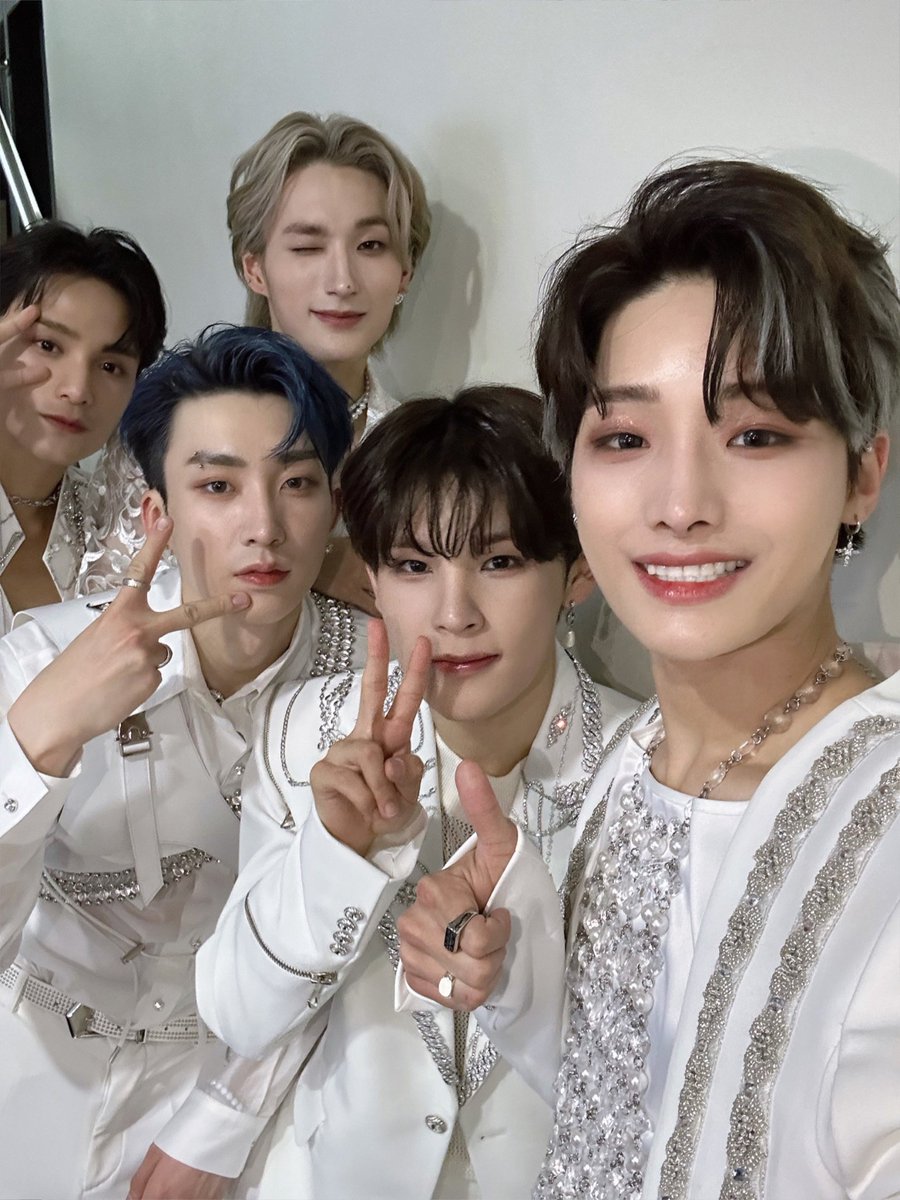 white_teukie23's tweet photo. 00line member XODIAC 💚
🐣🐨🐱🐺🐶
#ZAYYAN #LEX #BEOMSOO #WAIN #GYUMIN #XODIAC #00line https://t.co/dmcMBG3DuA