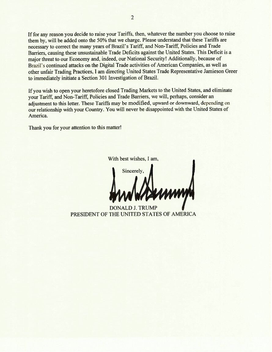 Quizás no haya ejemplo reciente de un acto tan burdo de intervencionismo presidencial en América Latina como ÉSTA carta que Donald Trump dirige a Lula. 

Trump no solo defiende a Bolsonaro; amenaza con represalias comerciales si el juicio en su contra continúa. Lo hace en papel