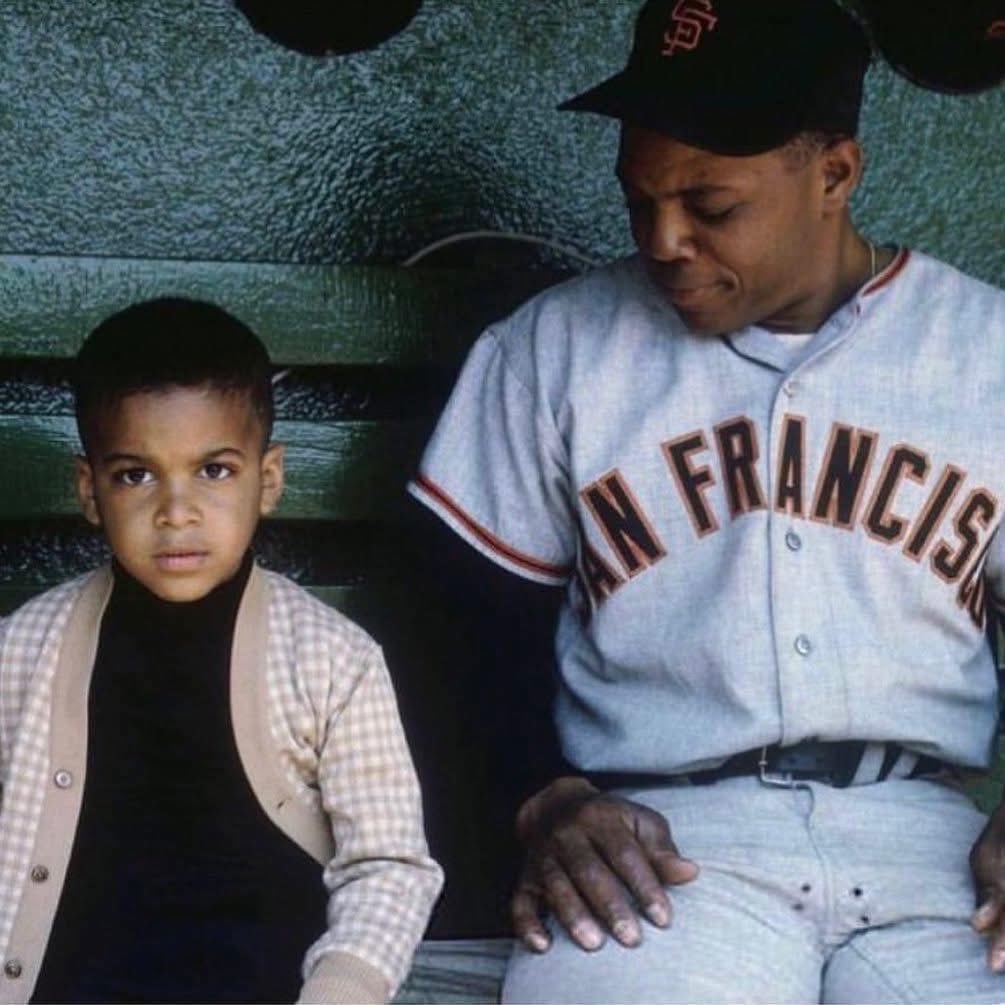 's tweet image. Willie Mays sitting with a young Barry Bonds

Multiple levels of awesome achieved