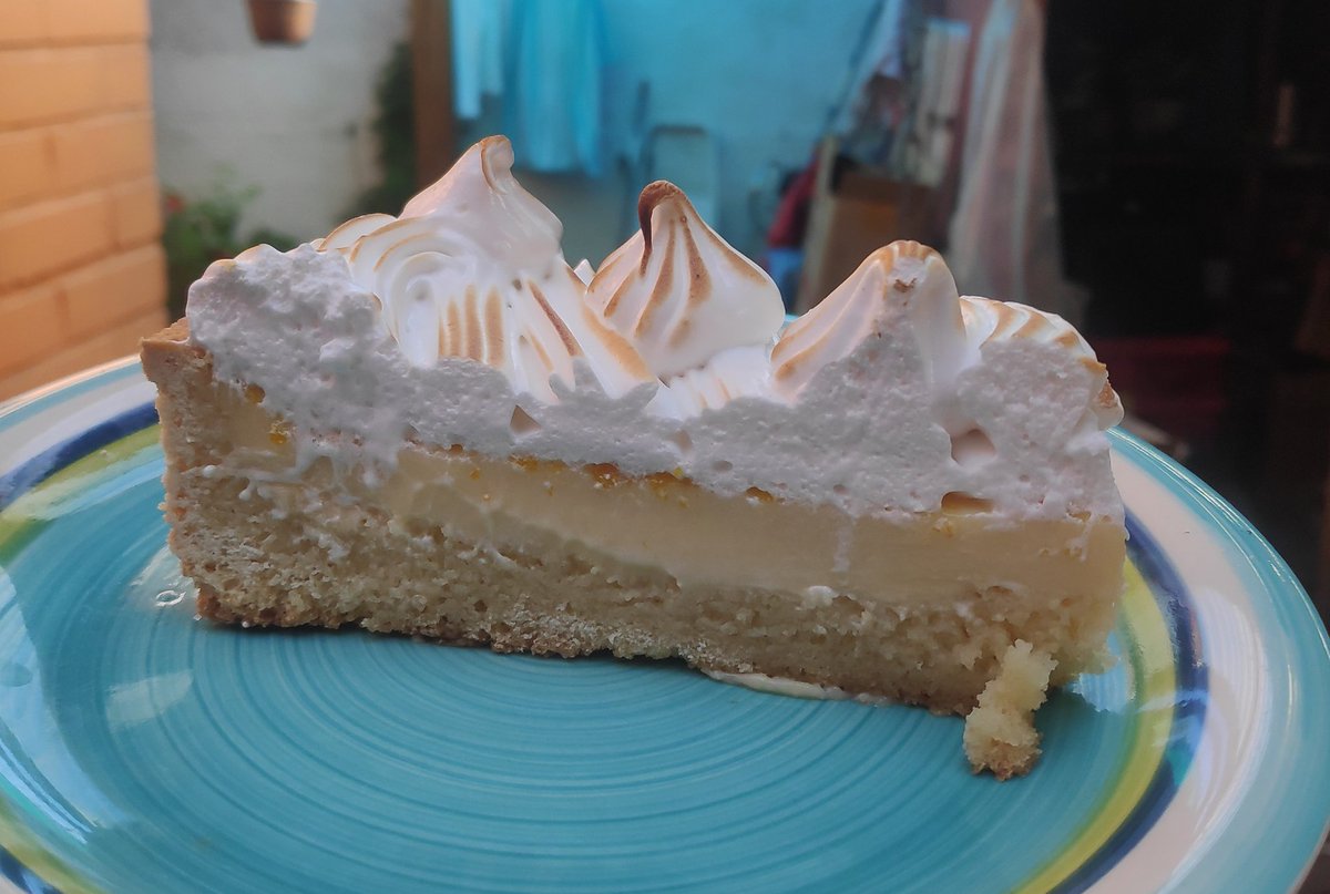 Amigos, estamos haciendo pie de limon y naranja a pedido, entregamos a partir del proximo miercoles. El pie es de 25cm, son 10-12 porciones. Llevele a la mami, a la pareja, al desayuno de la oficina y quede como rey.