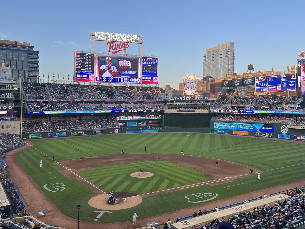 Shoulda put a roof on it. Not. #MNTwins #Cubs #MLB