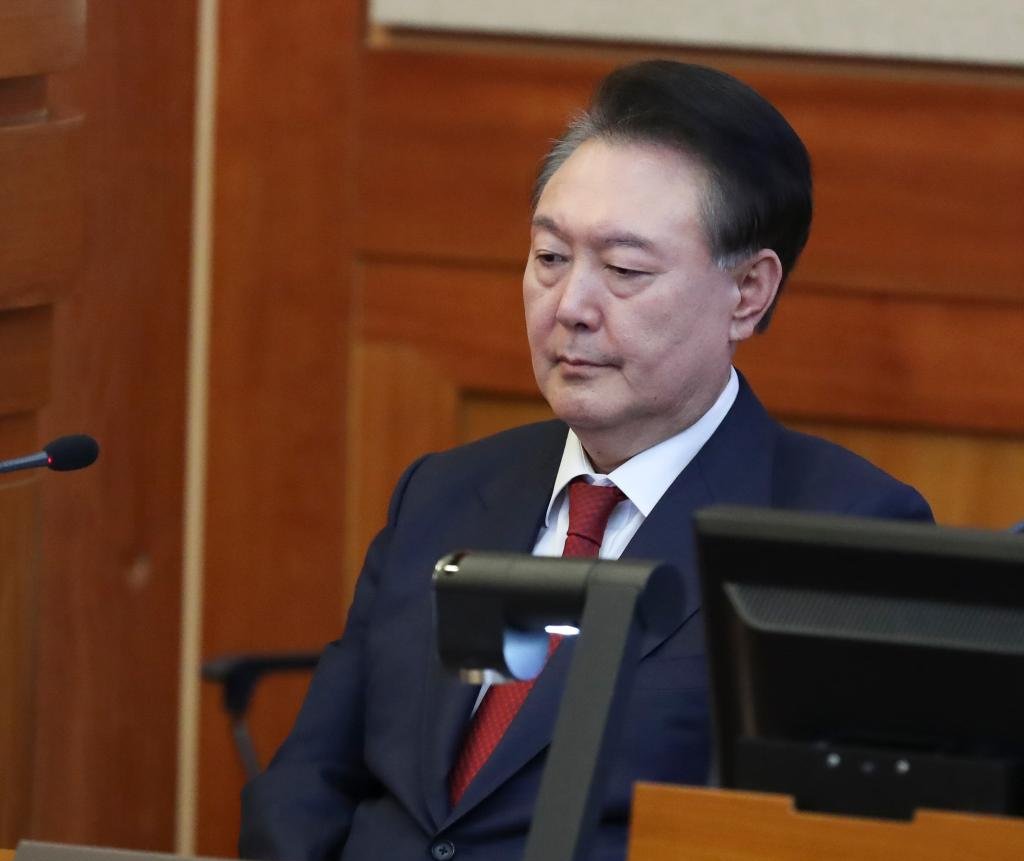 A Seoul court on Thursday issued a warrant to arrest former South Korean President Yoon Suk-yeol over last December's martial law decree, marking his 2nd detention in connection with the case, Yonhap news agency reported.

The former president was first arrested in January, but