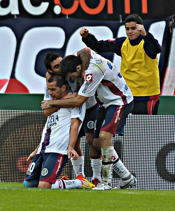 AzulgranaSL's tweet photo. Volvió, nos salvó del descenso y ganó la libertadores, despues hagan la lista que quieran. https://t.co/bNtzbTzwgj
