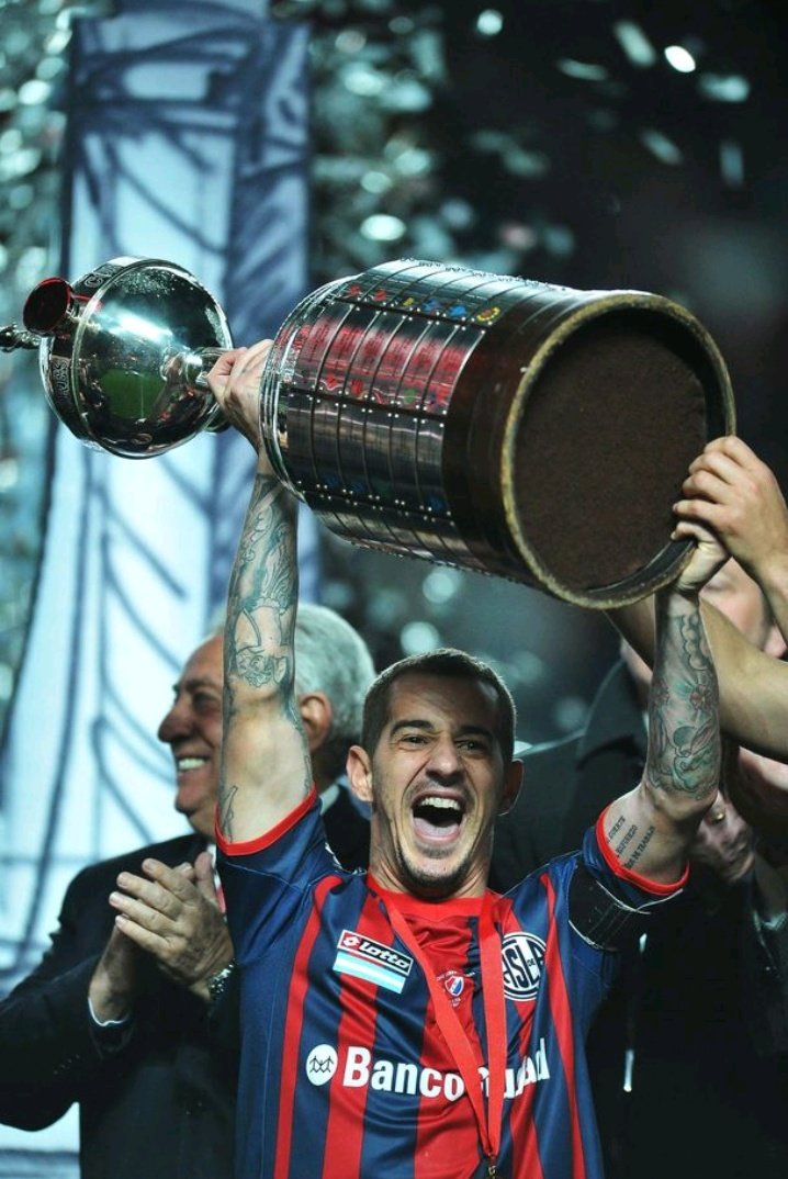 AzulgranaSL's tweet photo. Volvió, nos salvó del descenso y ganó la libertadores, despues hagan la lista que quieran. https://t.co/bNtzbTzwgj
