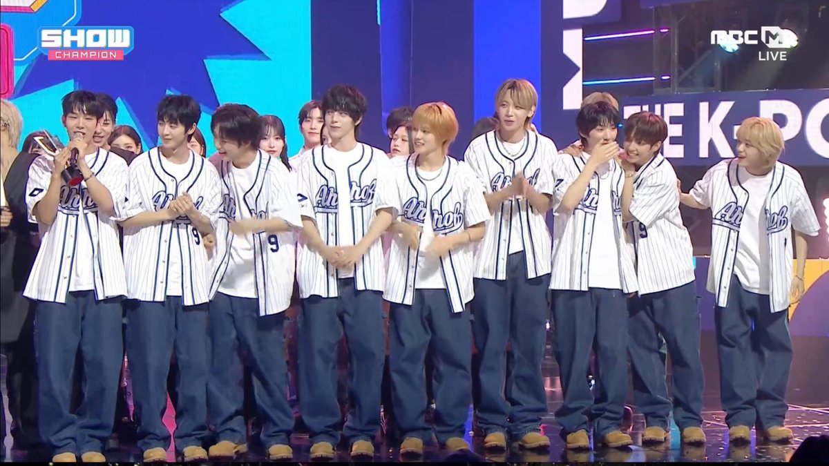 [📰] 벌써 트로피만 두 개..아홉, 데뷔와 동시에 음방 1위 '2관왕'

🔗 naver.me/F3YrkxjB

#AHOF #아홉
#WHOWEARE