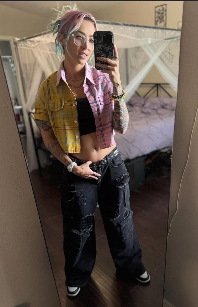 Charmander ↯ Not@NixonNewell tweet media