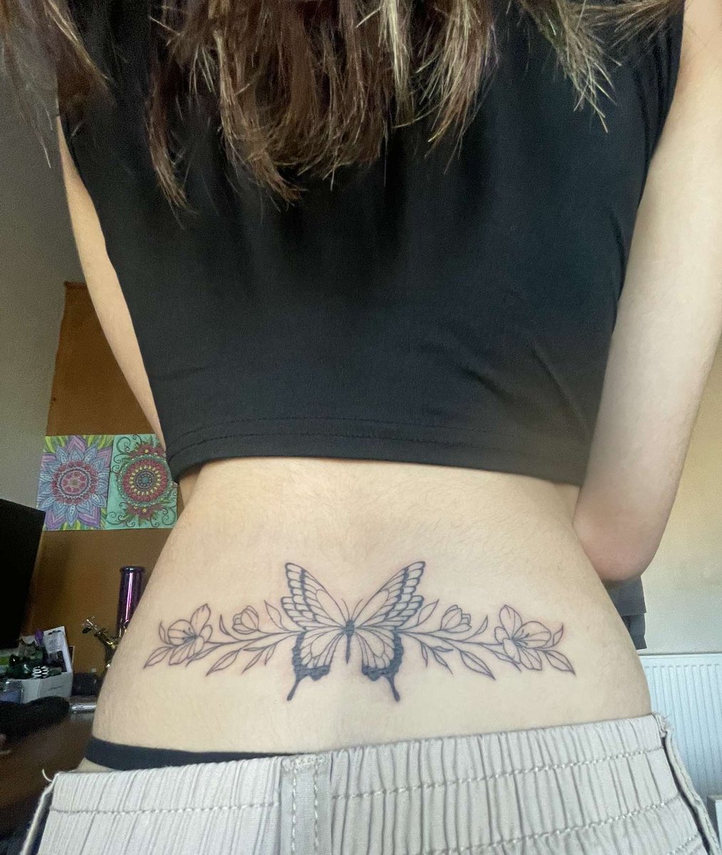 tifffx_x's tweet photo. Here it is even tho no one asked😅,,, I don’t even know if I like it but it’s on me forever so ig I have to grow to like it?? It’s cute ig lollll https://t.co/4zklLITpPh
