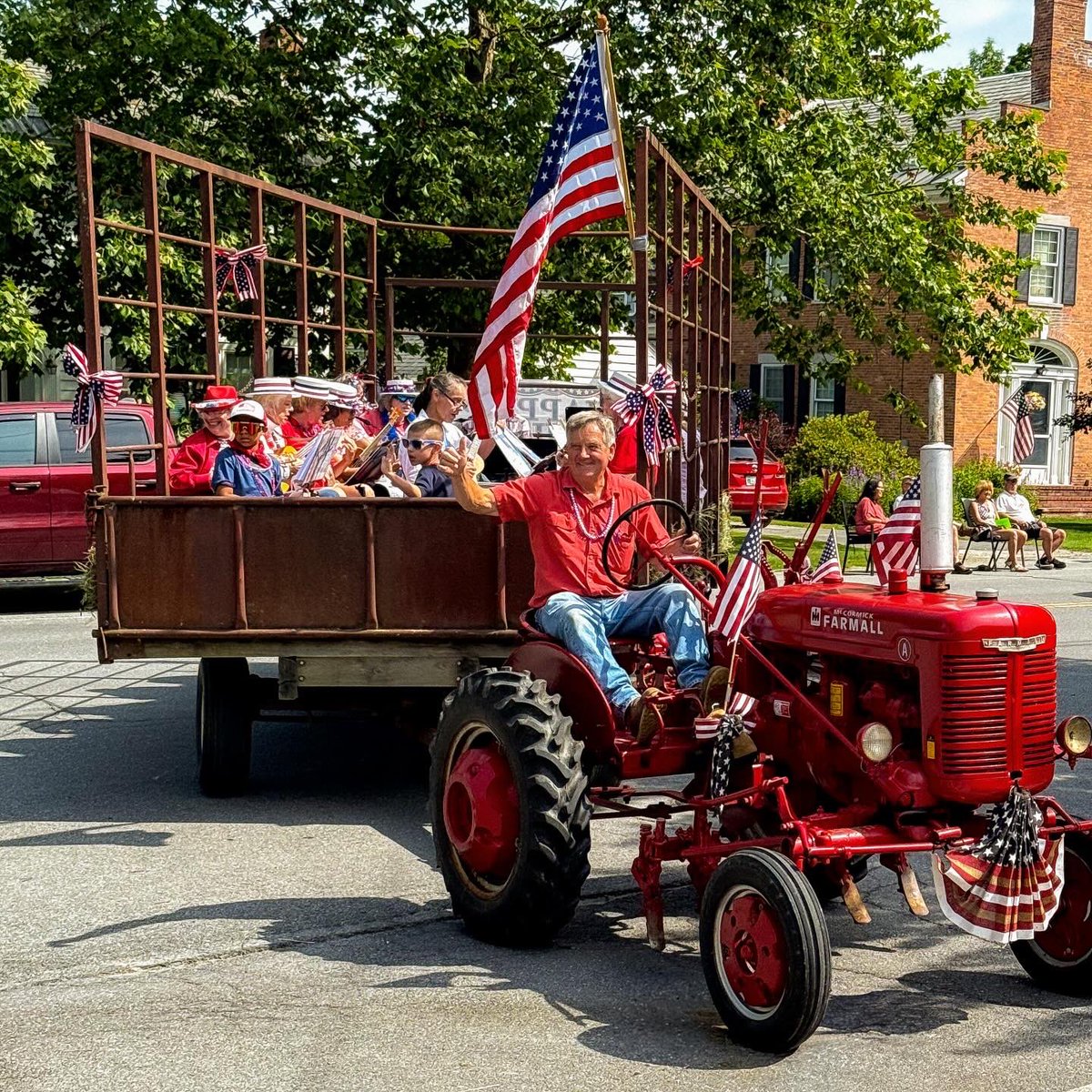 zacharyjharvey's tweet image. Looking back on a great 4th of July weekend in Castleton 🇺🇸 I was honored to walk in our town’s parade to celebrate our country and community with so many familiar faces. Hope everyone had a great holiday!