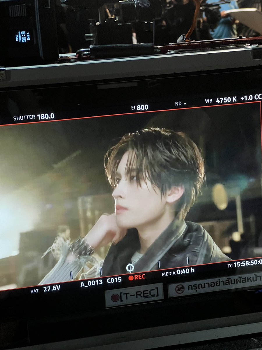 aa_ashirakorn's tweet image. boss is in the building #BUS_BOSSINTHEBUILDING_MV #AAashirakorn