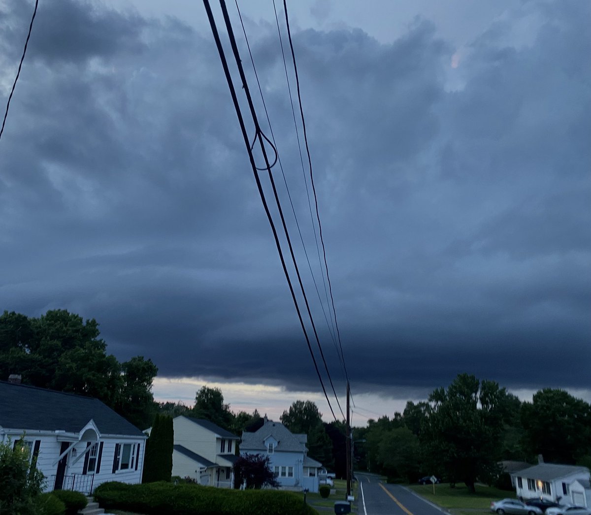 SoarWX (@soar_wx) on Twitter photo Nice little shelf cloud from the Springfield MA area looking north at the outflow from those backbuilding storms in eastern Hampden County. <a href="/DHTheWeatherNut/">Western Mass Weather</a> <a href="/WX1BOX/">SNE Amateur Radio Skywarn</a> Nice little shelf cloud from the Springfield MA area looking north at the outflow from those backbuilding storms in eastern Hampden County. <a href="/DHTheWeatherNut/">Western Mass Weather</a> <a href="/WX1BOX/">SNE Amateur Radio Skywarn</a>