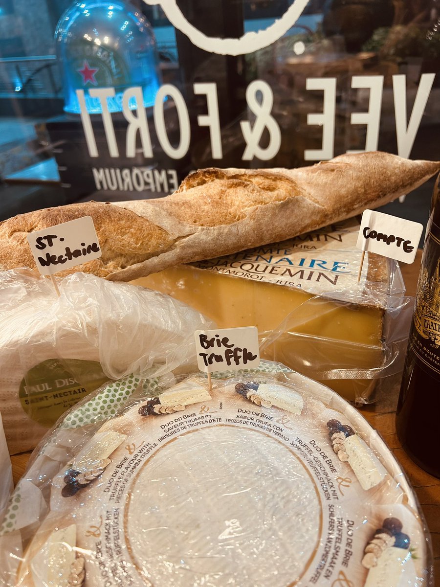 Vee and Forti Wine Bar tweet media