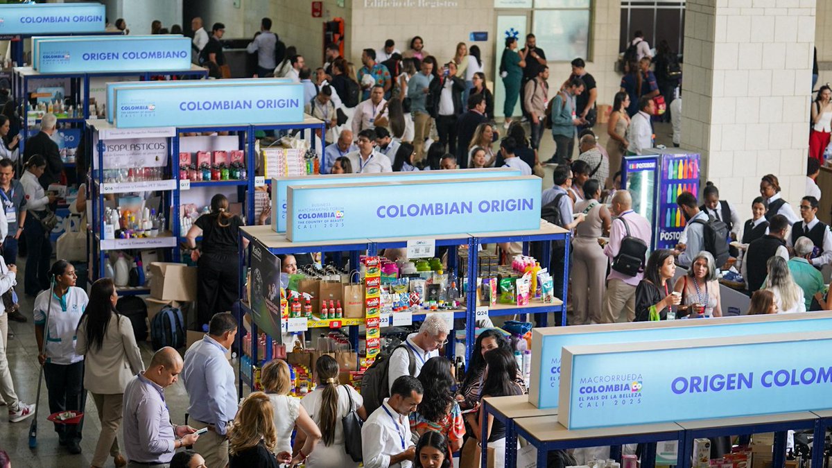 PROCOLOMBIACO's tweet photo. 📊 Con más de 8.000 citas agendadas y 1.312 empresas exportadoras, la #Macrorrueda2025 Colombia, #ElPaísDeLaBelleza 🇨🇴 reúne en Cali una muestra poderosa de sectores estratégicos y diversidad empresarial. @CaracolRadio 👉 https://t.co/uAA58hmyyG https://t.co/bXwYm0kOhJ