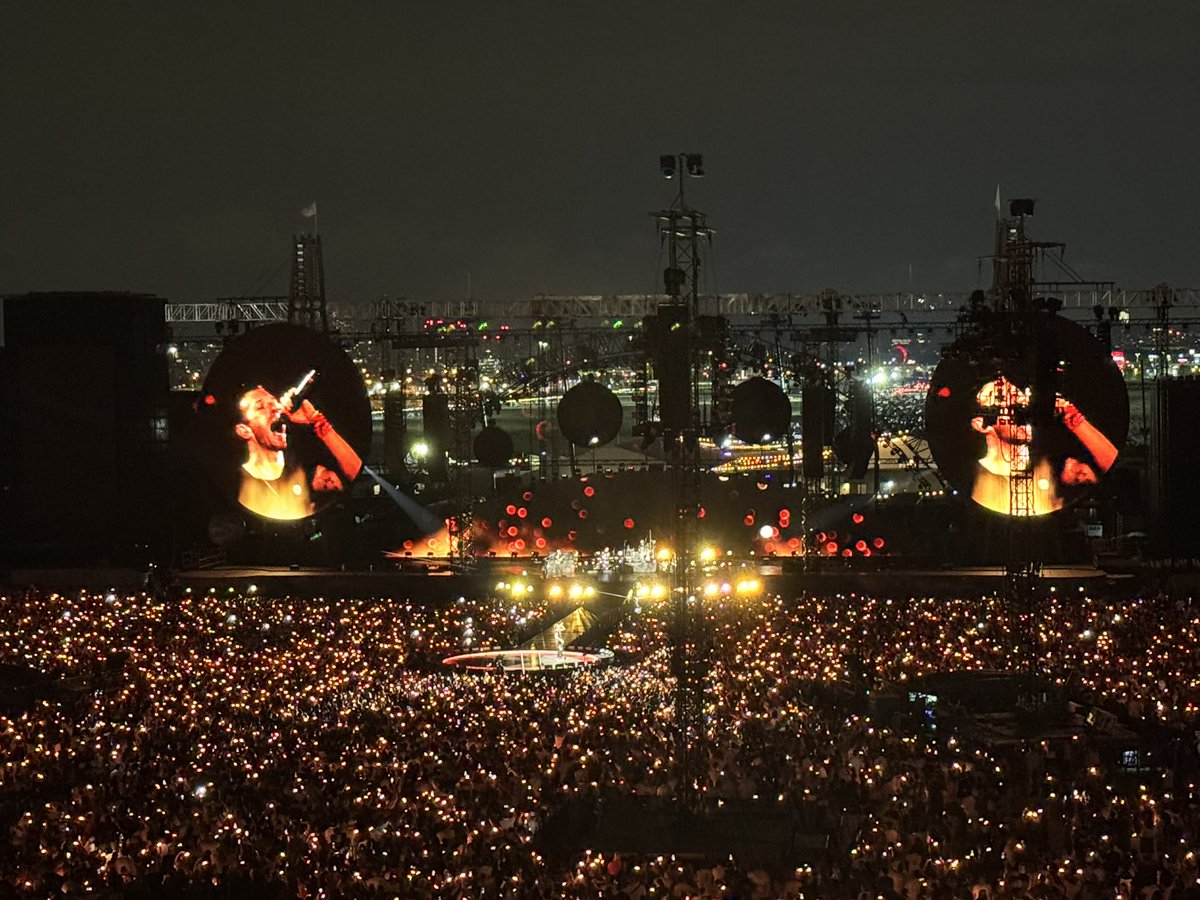 Seeing Coldplay in Toronto last night was amazing and it made my heart so happy. I will be riding this feeling for a while ❤️  #ColdplayToronto #MusicOfTheSpheresWorldTour