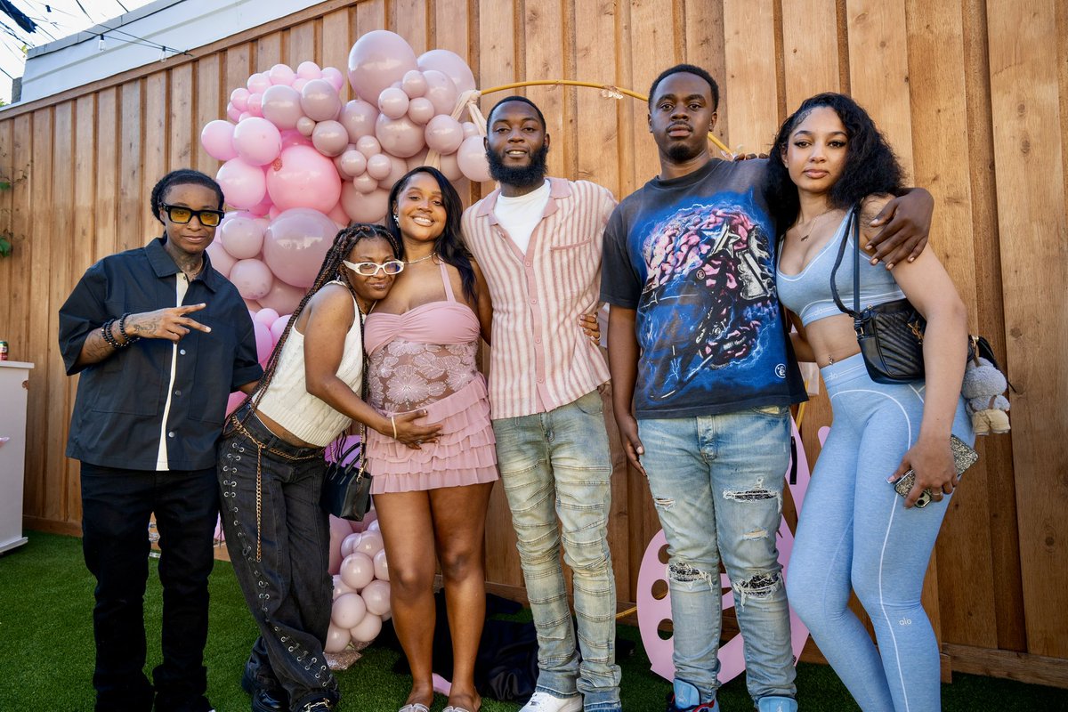 Breeeej__'s tweet photo. My baby boy having a baby girl 😩💕 https://t.co/exmWJttGEu