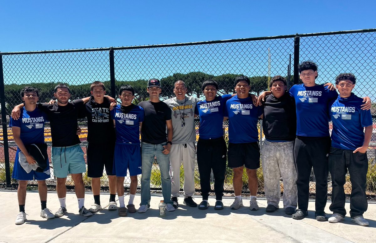 King City Mustangs X #HMOB
<a href="/maccus88/">Mac Villanueva</a> <a href="/KCmustangsFB/">KC Mustang Football</a> Pleasure having you boys hang out with us today.