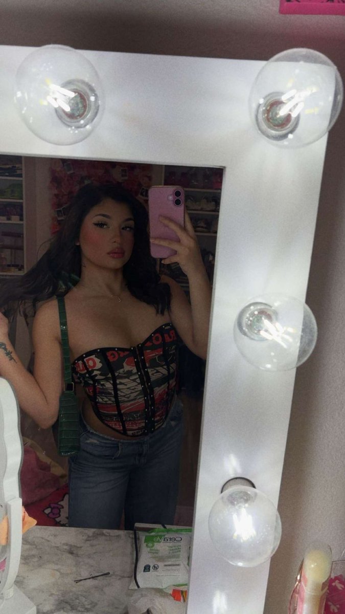 Jaylanyaaaa's tweet photo. Leave me here https://t.co/xJfPSyLJT8