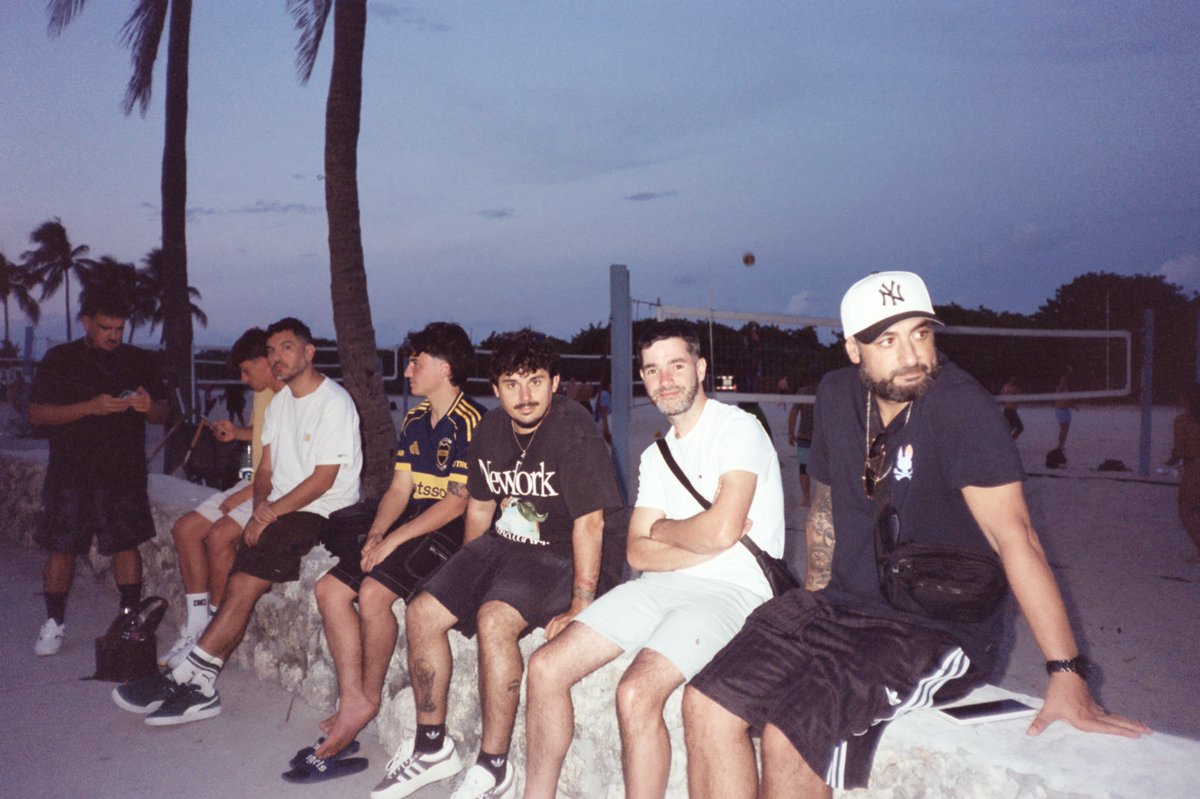 parenlamanok's tweet photo. los viejos llevaron cámara de rollo a Miami como antaño

recuerdos de viaje en 35mm 📸🎞️ https://t.co/u0gF0xjlBp