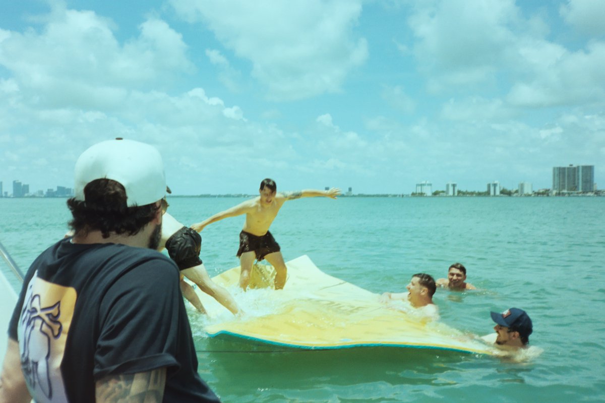 parenlamanok's tweet photo. los viejos llevaron cámara de rollo a Miami como antaño

recuerdos de viaje en 35mm 📸🎞️ https://t.co/u0gF0xjlBp