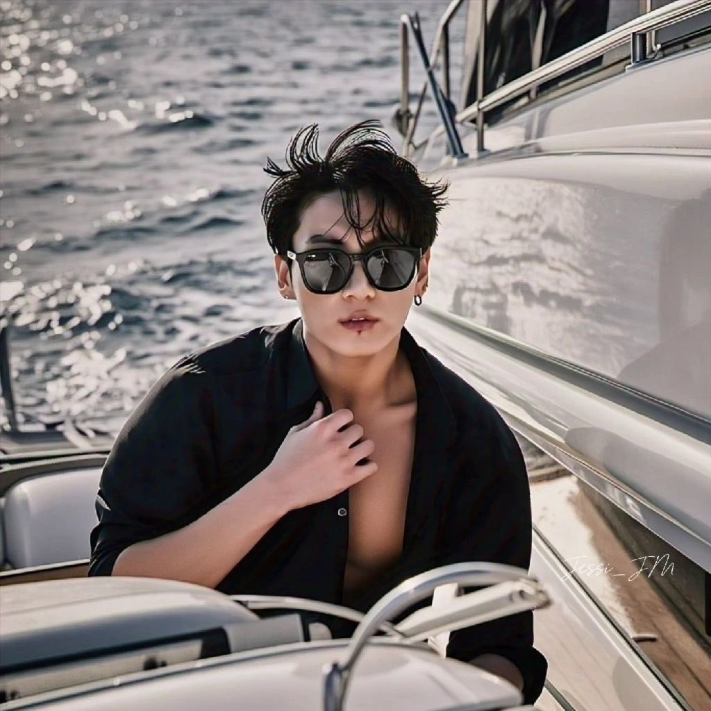 thyiad's tweet image. Hello pretty little heathens~

It’s been a very busy time, running between Paris, Lyon and Monaco. 
Why open one hotel when you can possibly take over southern France?

Who wants a boat ride?

How have you been?

~Thyiad