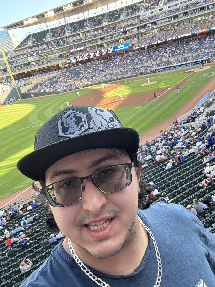 drac0546's tweet photo. At the Twins games with a couple folks and having a blast while at GDQ @AFWagers @DawnSR_ @FreezyPopFP @IcyKoreTwitch @Odme_ @Emerldd https://t.co/ktEaMxXC2N