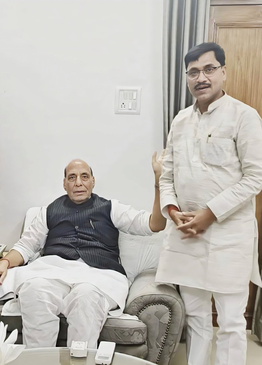 Bajrang Bahadur Singh (@bbsingh0801) on Twitter photo जनप्रिय राजनेता,देश के यशस्वी रक्षा मंत्री श्री राजनाथ सिंह जी आपको जन्मदिन की हार्दिक बधाई एवं शुभकामनाएं!
माँ लेहड़ा वाली की कृपा से आपको उत्तम स्वास्थ्य, सुदीर्घ एवं सुयशपूर्ण जीवन की प्राप्ति हो, यही प्रार्थना है।
<a href="/rajnathsingh/">Rajnath Singh</a> जनप्रिय राजनेता,देश के यशस्वी रक्षा मंत्री श्री राजनाथ सिंह जी आपको जन्मदिन की हार्दिक बधाई एवं शुभकामनाएं!
माँ लेहड़ा वाली की कृपा से आपको उत्तम स्वास्थ्य, सुदीर्घ एवं सुयशपूर्ण जीवन की प्राप्ति हो, यही प्रार्थना है।
<a href="/rajnathsingh/">Rajnath Singh</a>